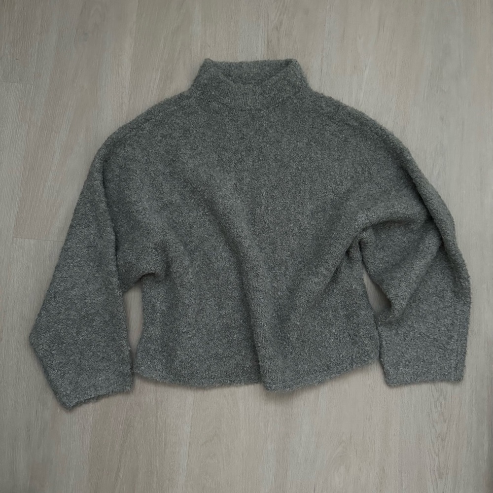 Abercrombie Women's Gray Boucle Sweater
